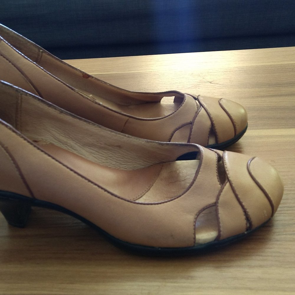 Sofft Cara Heels, 6.5, Almond, Good condition